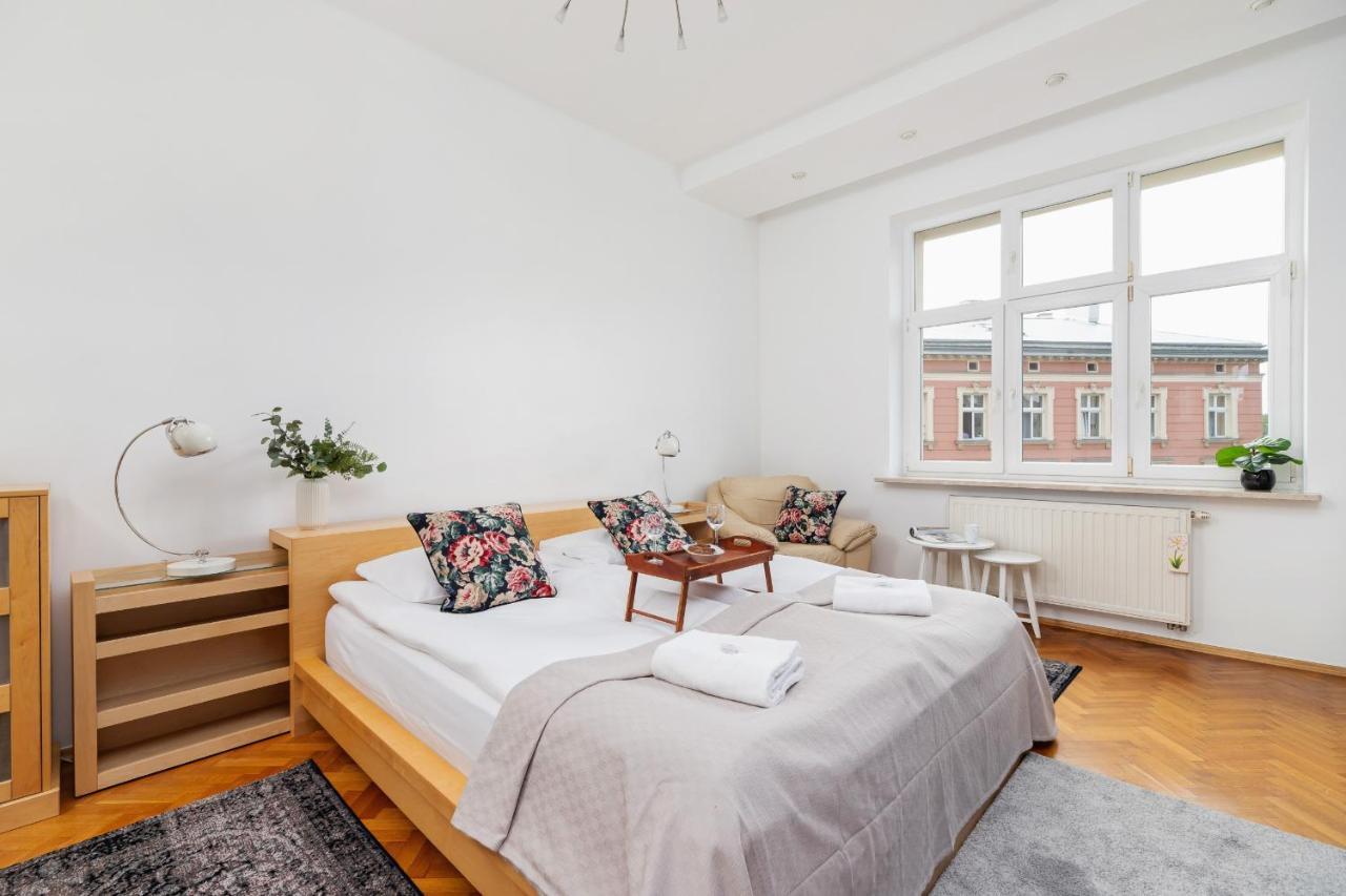 Slowacki Avenue Family Apartments Cracow By Noclegi Renters クラクフ エクステリア 写真