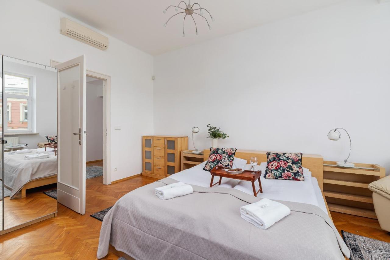 Slowacki Avenue Family Apartments Cracow By Noclegi Renters クラクフ エクステリア 写真